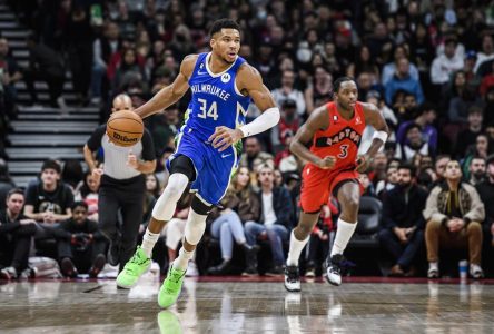 Antetokounmpo inscrit 30 points et les Bucks l’emportent en prolongation à Toronto