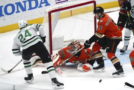 John Gibson est parfait devant 35 tirs et les Ducks blanchissent les Stars 2-0