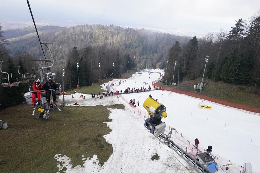 Ski alpin: l’Américaine Mikaela Shiffrin devra attendre avant d’égaler Lindsey Vonn