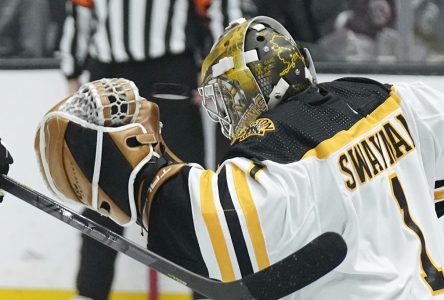 Les Bruins viennent de l’arrière pour défaire les Kings 5-2