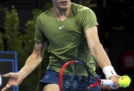 Djokovic élimine Shapovalov en deux manches à l’International de tennis d’Adélaïde