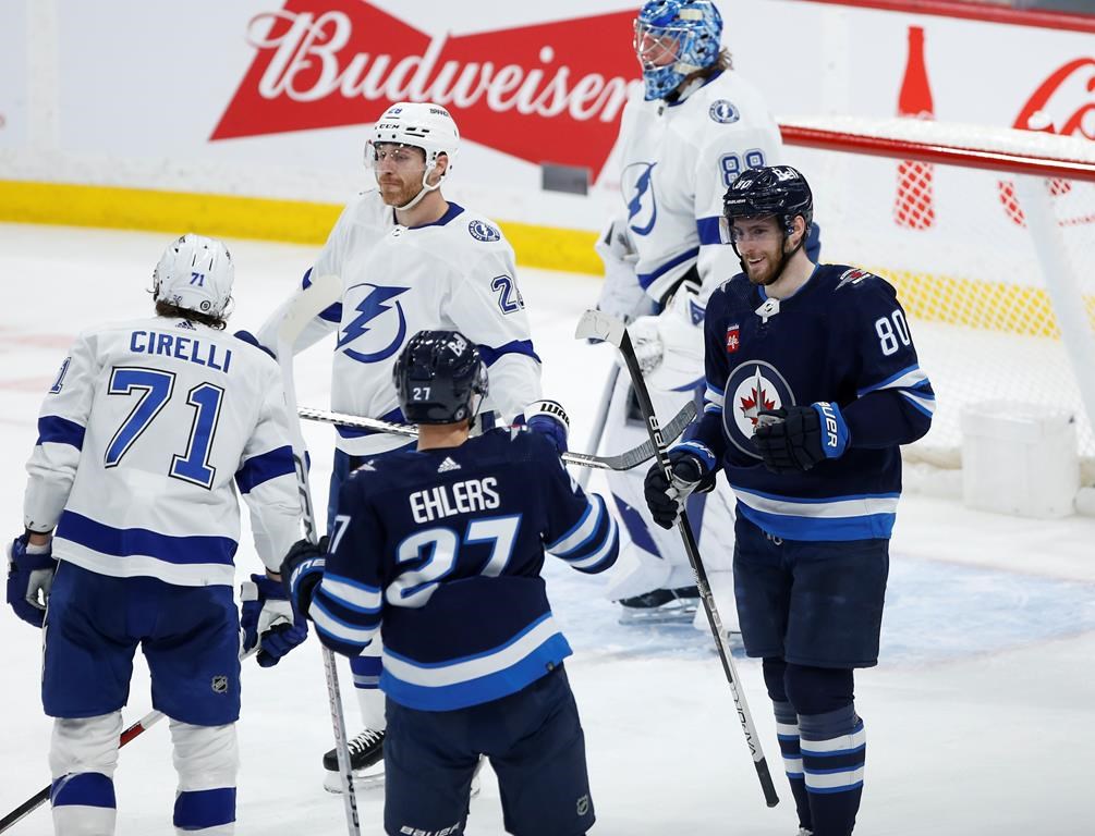 Connor inscrit un but historique et joue aux héros contre le Lightning