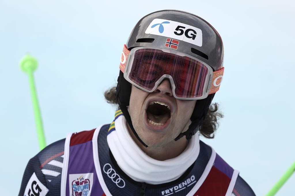 Lucas Braathen bat son compatriote et ami Atle Lie McGrath au slalom d’Adelboden