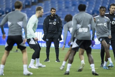 Hernan Losada dirige son premier entraînement au camp du CF Montréal