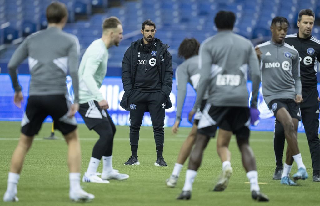 Hernan Losada dirige son premier entraînement au camp du CF Montréal