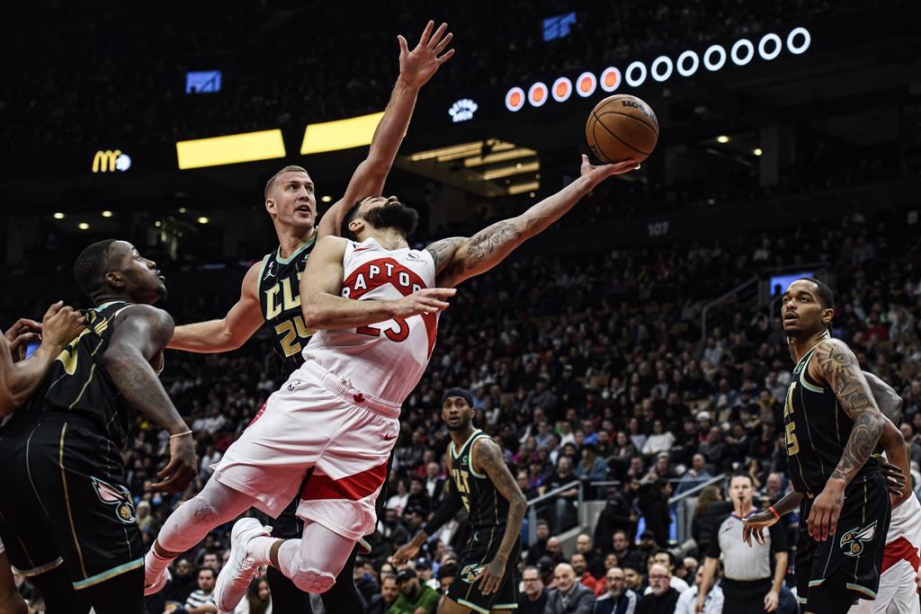 Les Raptors explosent à l’attaque et infligent aux Hornets un revers de 132-120