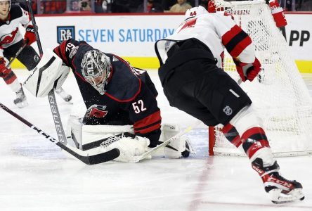 Dawson Mercer marque deux buts et les Devils prennent la mesure des Hurricanes 5-3