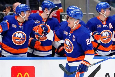 Robertson et Oettinger sont les vedettes des Stars dans un gain sur les Islanders