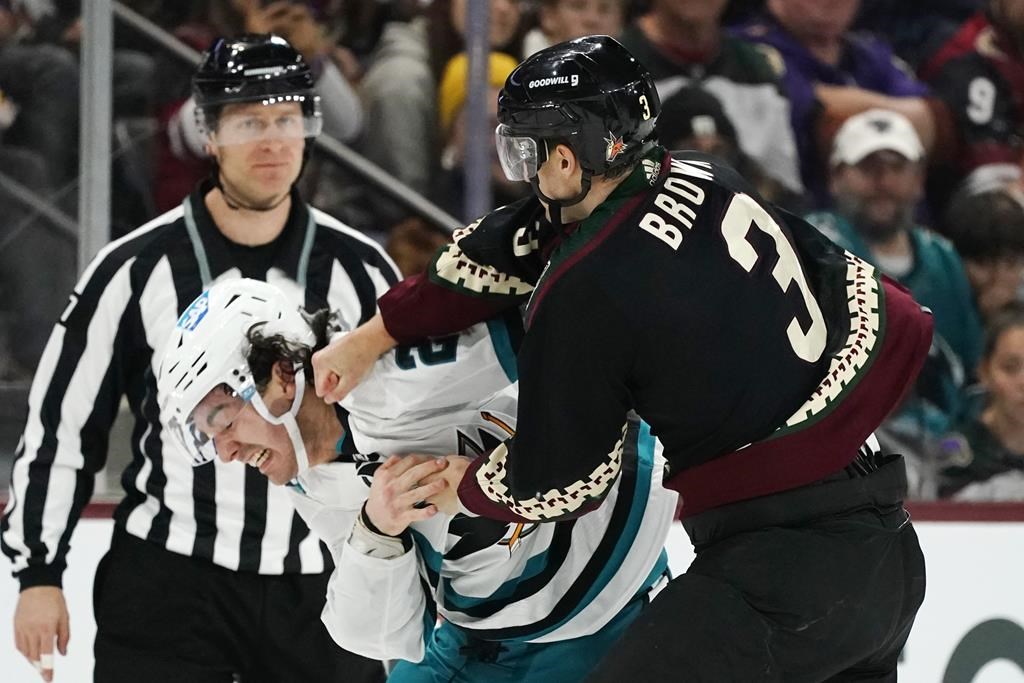 Les Sharks marquent deux buts en troisième période et battent les Coyotes 4-2