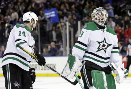 Adam Fox touche la cible en prolongation et offre la victoire aux Rangers