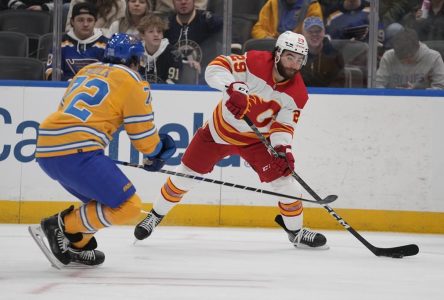 Dillon Dube marque deux buts et les Flames gagnent 4-1 contre les Blues