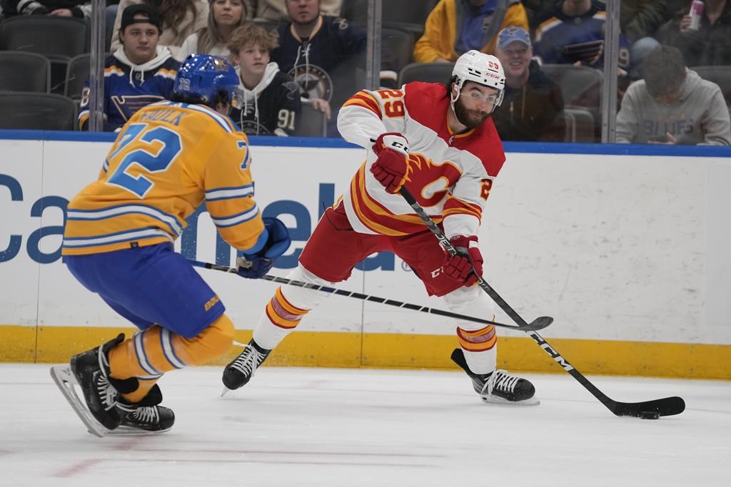 Dillon Dube marque deux buts et les Flames gagnent 4-1 contre les Blues