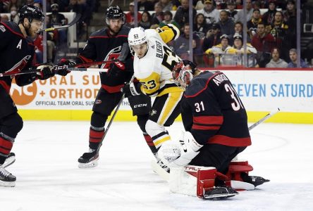 Chatfield obtient le but clé dans une victoire de 2-1 des Hurricanes