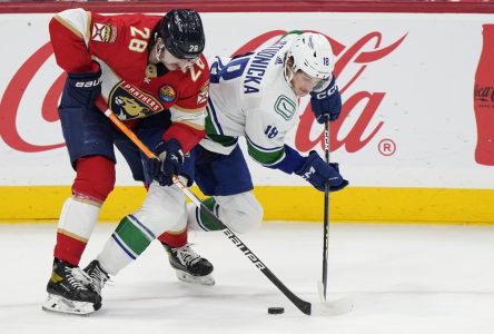 Trois buts d’affilée au deuxième vingt mènent les Panthers vers un gain de 4-3