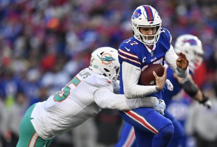 Les Bills tiennent bon et battent les Dolphins 34-31 pour atteindre le deuxième tour