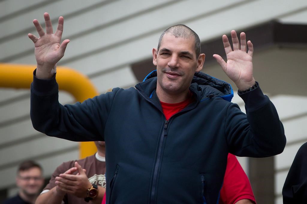 L’ancien attaquant des Canucks et du Canadien Gino Odjick est mort à l’âge de 52 ans