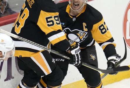 Guentzel met fin au débat en faveur des Penguins, qui l’emportent 4-3