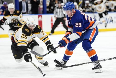 Une troisième victoire de suite pour les Bruins, 4-1 contre les Islanders