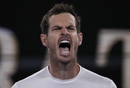 Murray vient à bout de Kokkikanis peu après 4h du matin à Melbourne Park