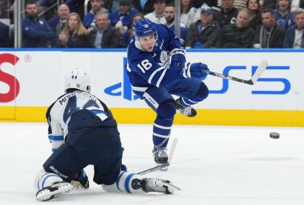 Matthews et Samsonov mènent les Leafs à un gain de 4-1 contre les Jets