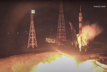 La Russie envoie un vaisseau de sauvetage vers la station spatiale après des fuites