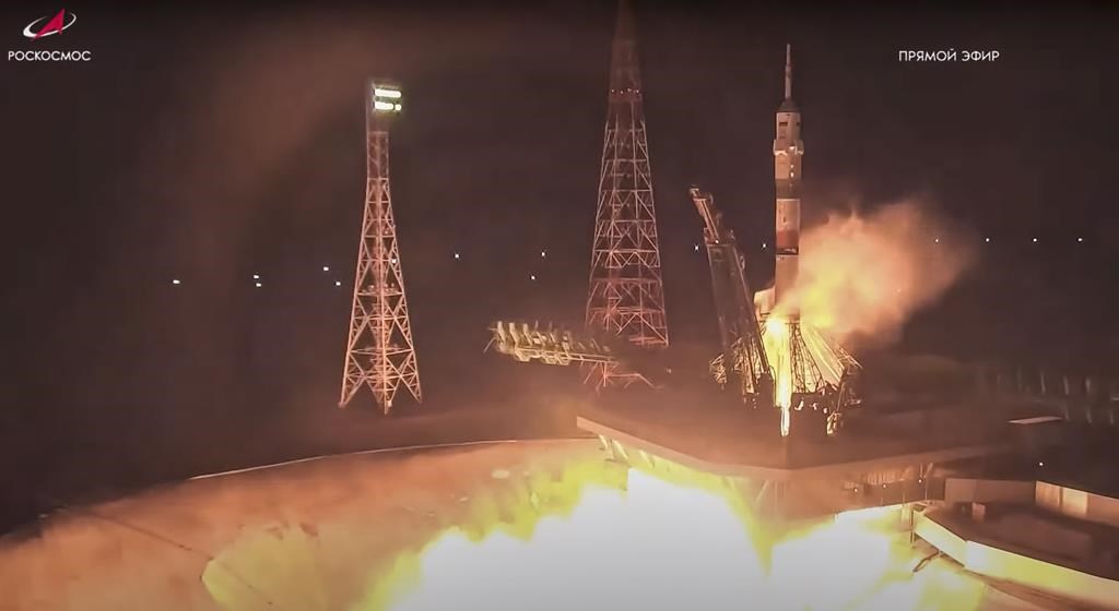 La Russie envoie un vaisseau de sauvetage vers la station spatiale après des fuites