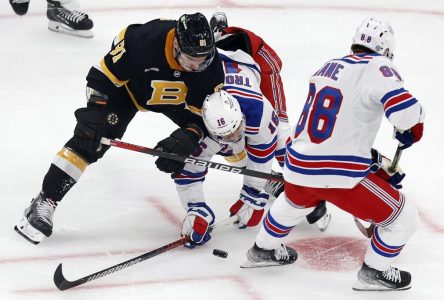 Coyle amasse deux points et les Bruins battent les Rangers 4-2