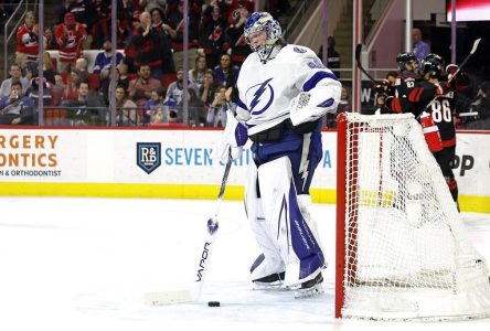 Teravainen réussit un tour du chapeau dans un gain de 6-0 des Hurricanes