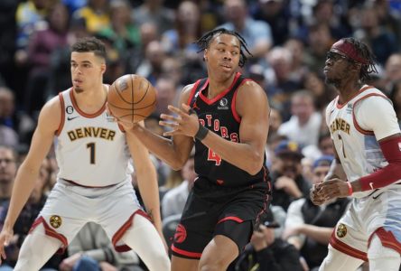 Les Raptors battus par cinq points à Denver, où Murray inscrit 24 points