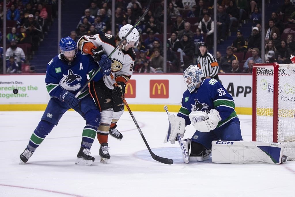 Les Canucks l’emportent face aux Ducks après prolongation, 3-2