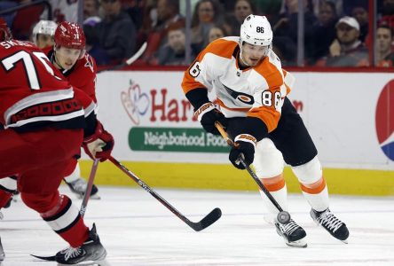 Svechnikov marque l’unique but des Hurricanes, qui blanchissent les Flyers 1-0