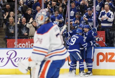 Tavares marque deux fois et les Maple Leafs l’emportent 7-4 contre les Oilers