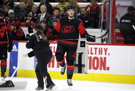 Svechnikov absent pour une durée indéterminée après une blessure au genou