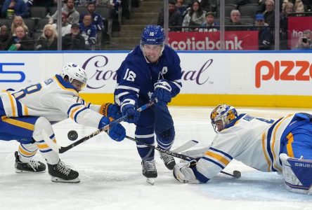 Les Sabres effacent un retard de deux buts et défont les Maple Leafs 4-3