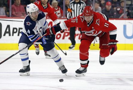 Kotkaniemi obtient trois points et les Hurricanes battent les Jets, 5-3