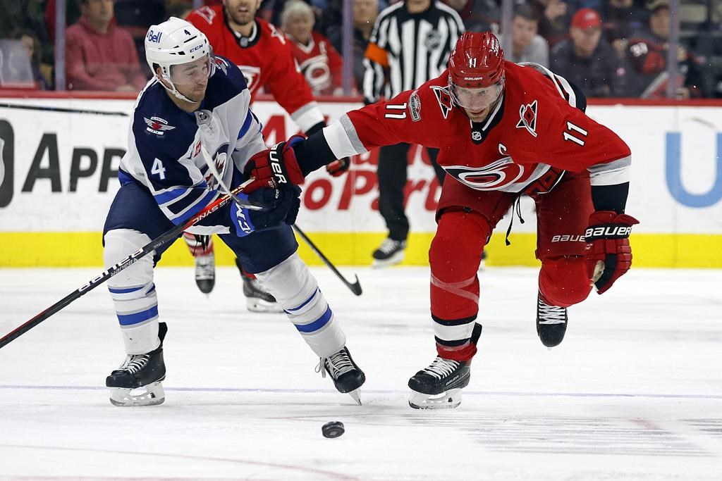 Kotkaniemi obtient trois points et les Hurricanes battent les Jets, 5-3