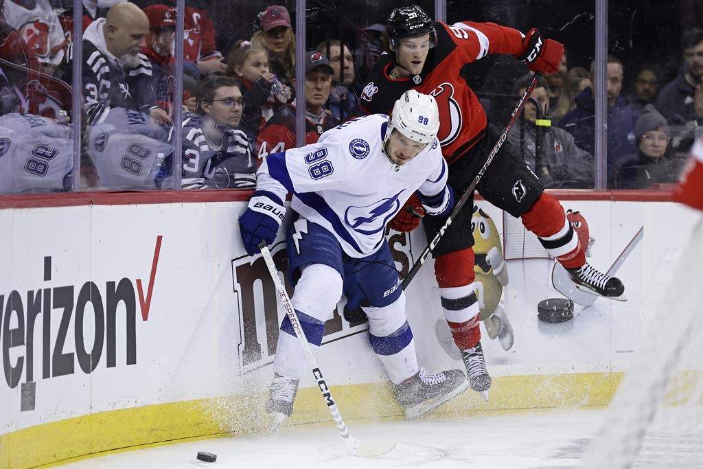 Brandon Hagel excelle dans un gain du Lightning au New Jersey, 4-1