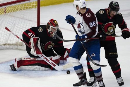 L’Avalanche profite d’un but bizarre et défait les Sénateurs 5-4