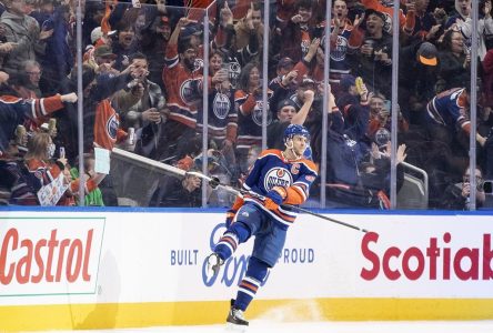 Un 57e but pour Connor McDavid, dans une victoire de 4-1 des Oilers