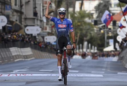 Van der Poel remporte la course Milan-San Remo, comme son grand-père en 1961