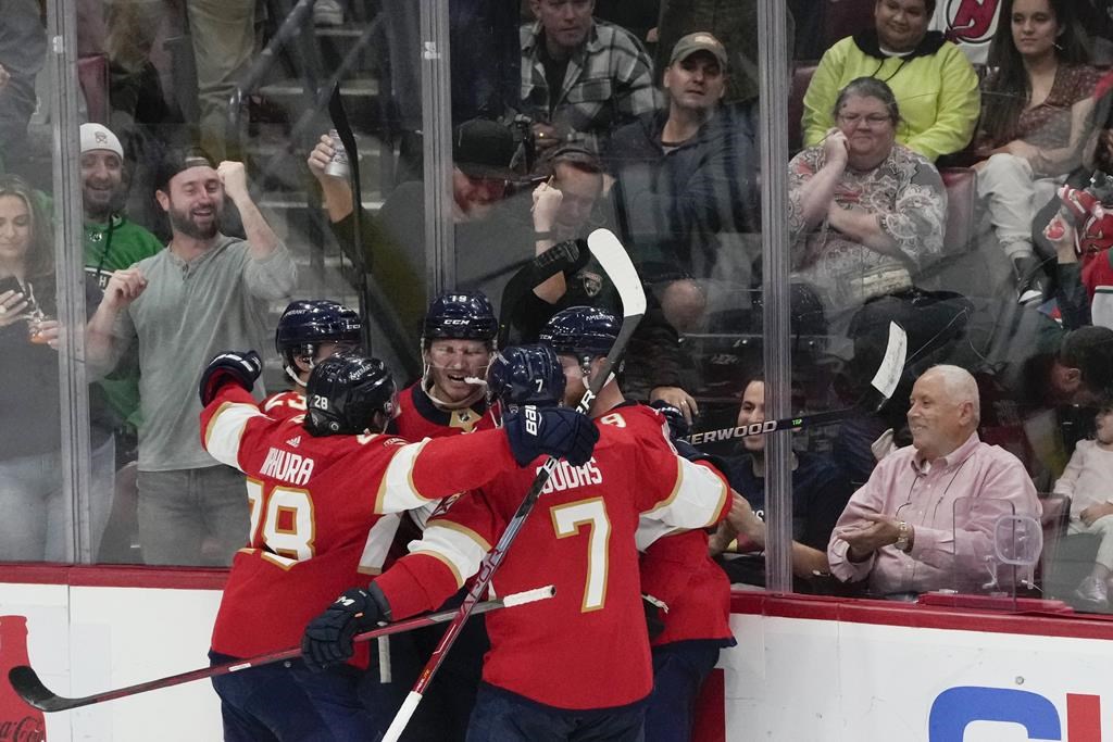 Les Panthers explosent en troisième période et renversent les Devils 4-2