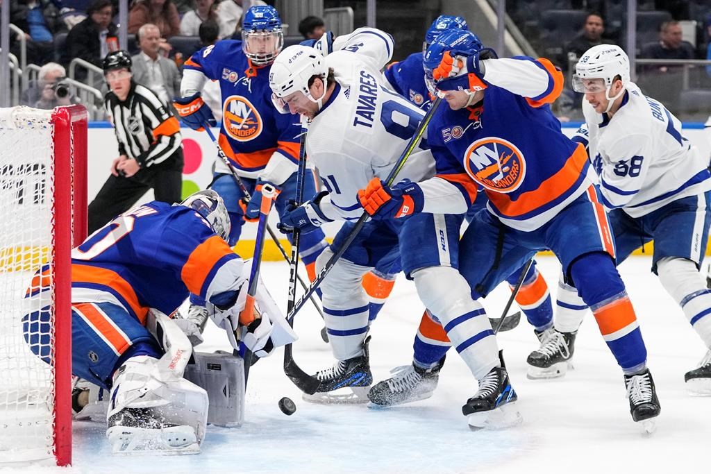 Clutterbuck marque deux buts et les Islanders écrasent les Maple Leafs 7-2