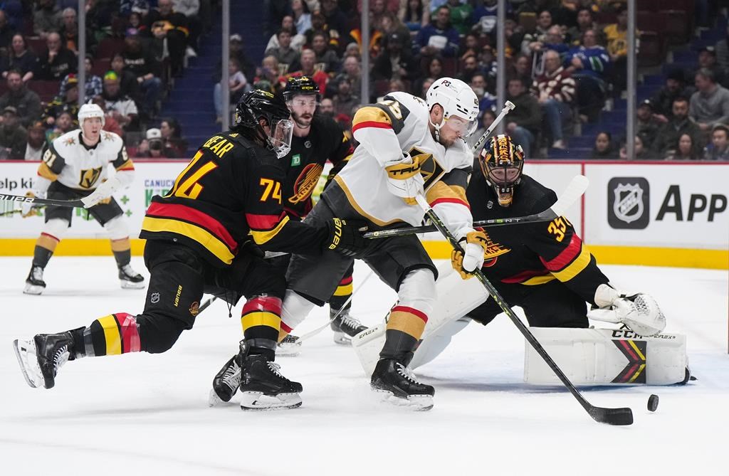 Les Golden Knights l’emportent 4-3 contre les Canucks et trônent au sommet de l’Ouest