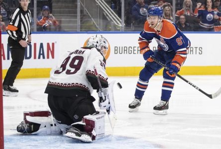 Connor McDavid atteint le plateau des 60 buts dans une victoire des Oilers