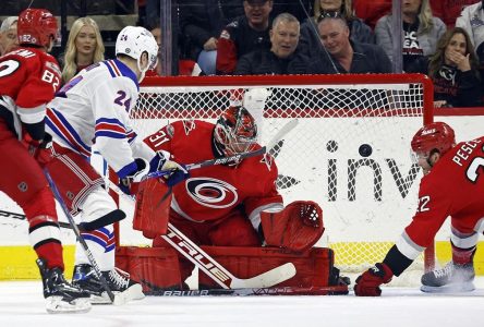 Les Rangers prennent le dessus sur les Hurricanes, et Fox renoue avec les filets