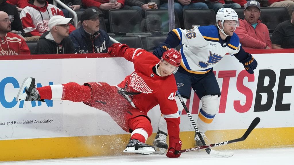 Samuel Blais réussit un septième but pour les Blues, qui l’emportent 4-3