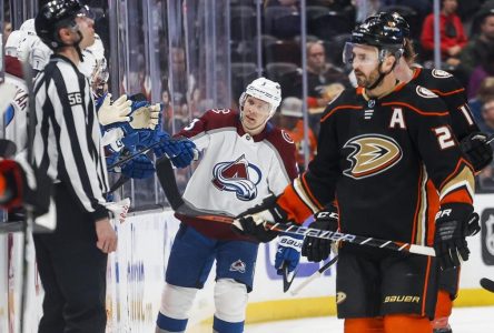 MacKinnon propulse l’Avalanche vers une victoire de 5-1 contre les Ducks