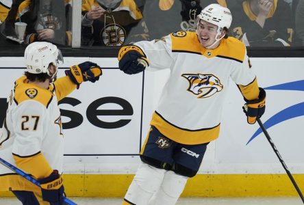 Saros effectue 35 arrêts et les Predators battent les Bruins 2-1