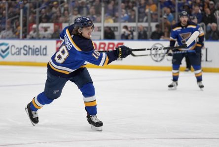 Vrana complète un doublé en prolongation et les Blues battent les Canucks, 6-5