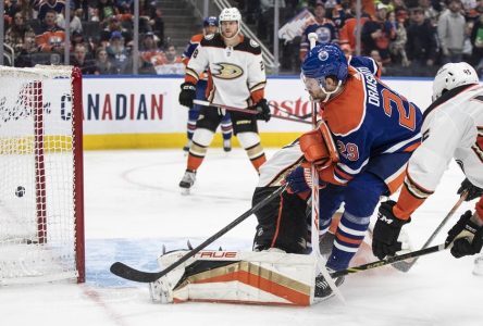 Draisaitl atteint le plateau des 50 buts et les Oilers malmènent les Ducks 6-0